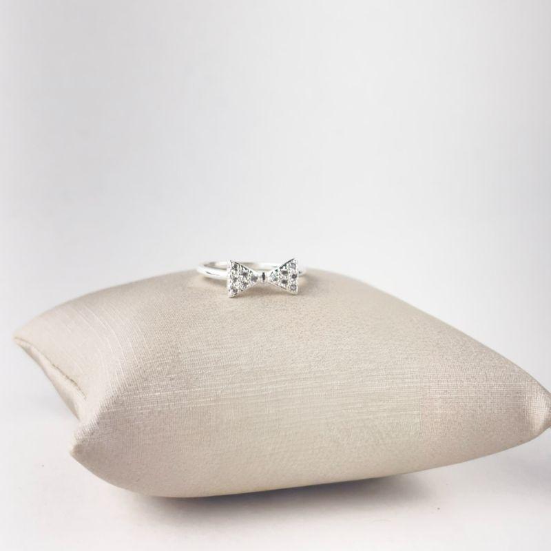 Anel Lacinho Cravejado de Microzircônias Folheado a Prata