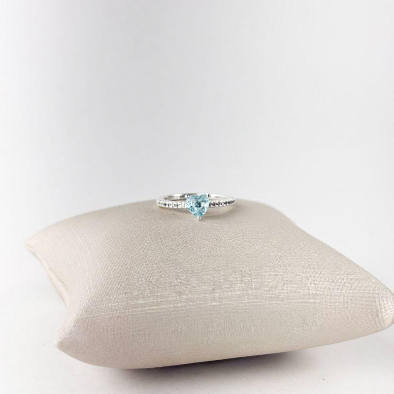 Anel Meia Aliança Com Coração Água Marinha no Centro Folheado a Prata