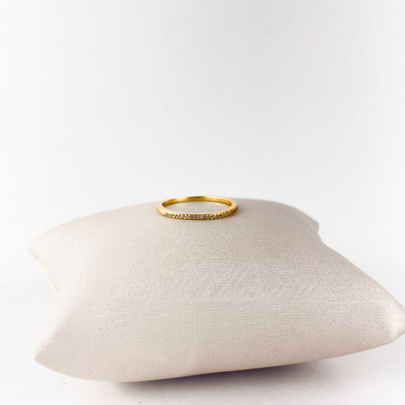 Anel Meia Aliança Fina Com Microzircônias Cristal Folheado a Ouro 18K