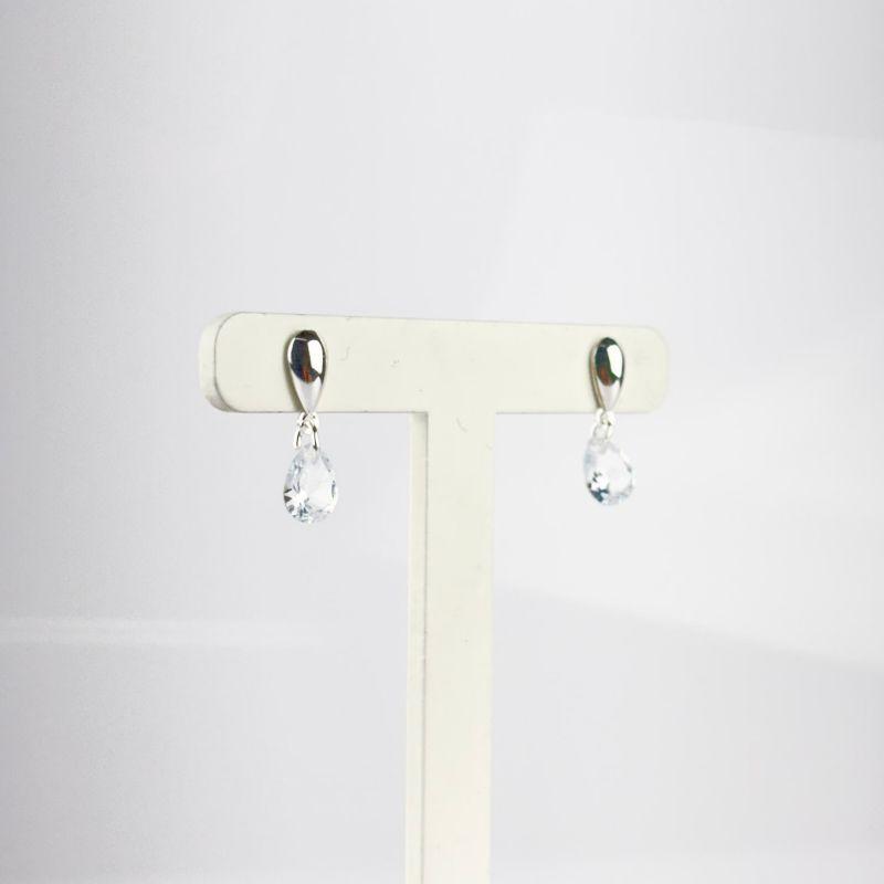 Brinco Base em Gota e Ponto de Luz Folheado a Prata