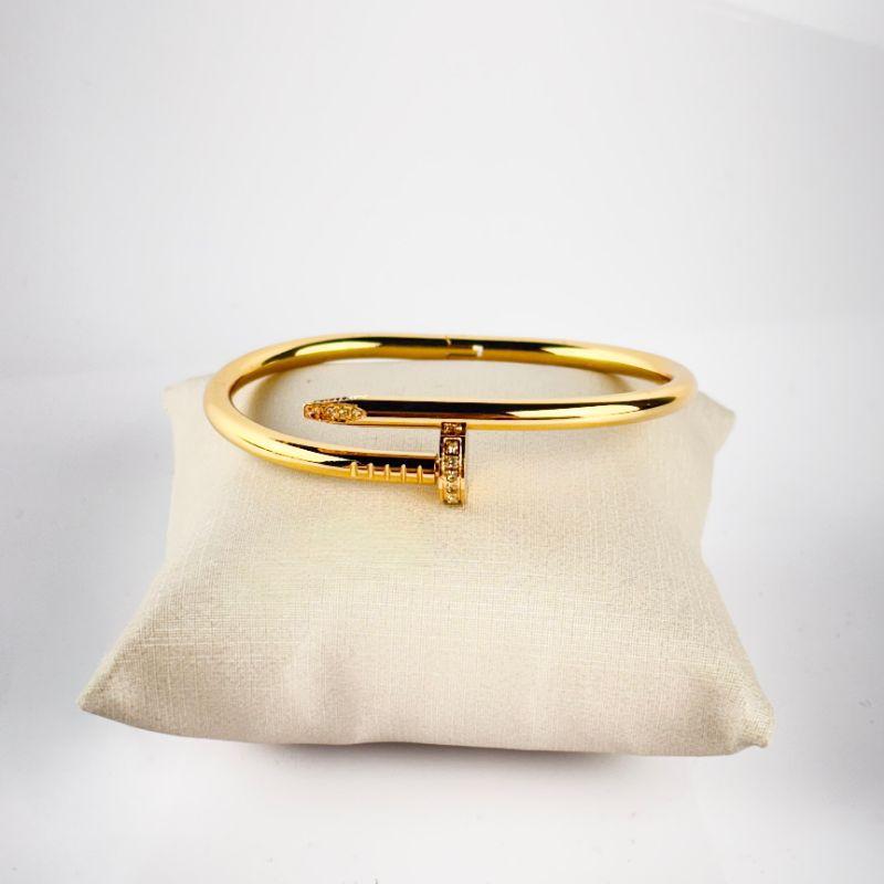 Bracelete Prego Inspiração Cartier Com Zircônias em Aço Inox 316L na Cor Dourada