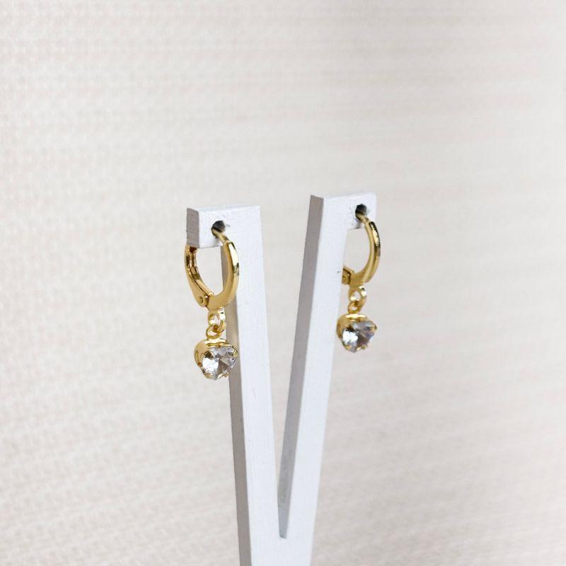 Brinco de Argolinha Com Ponto de Luz de Coração Folheado a Ouro 18K