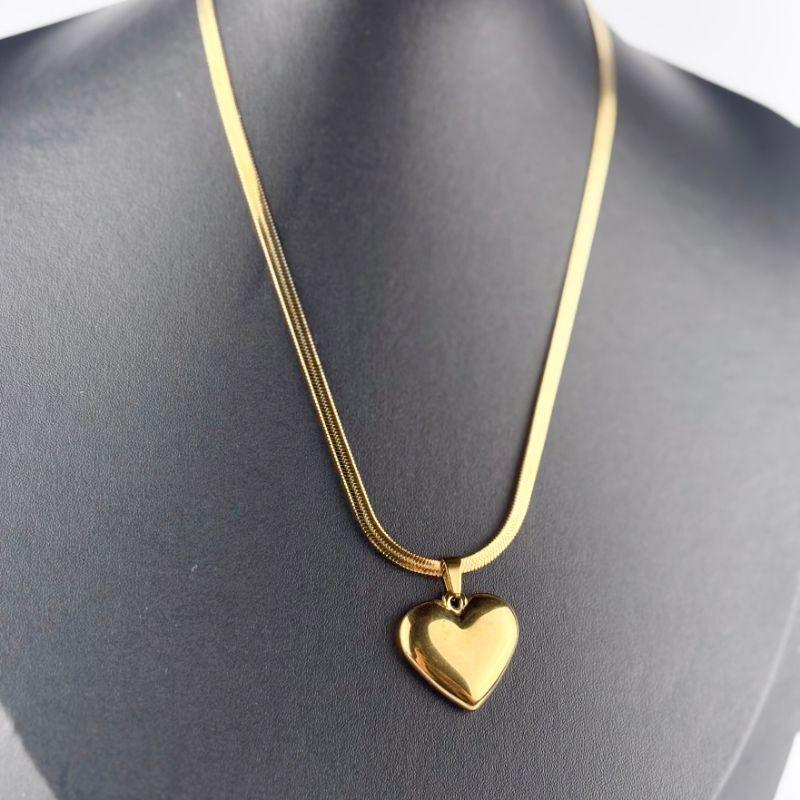 Choker Com Pingente de Coração em Aço Inox 316L na Cor Dourada