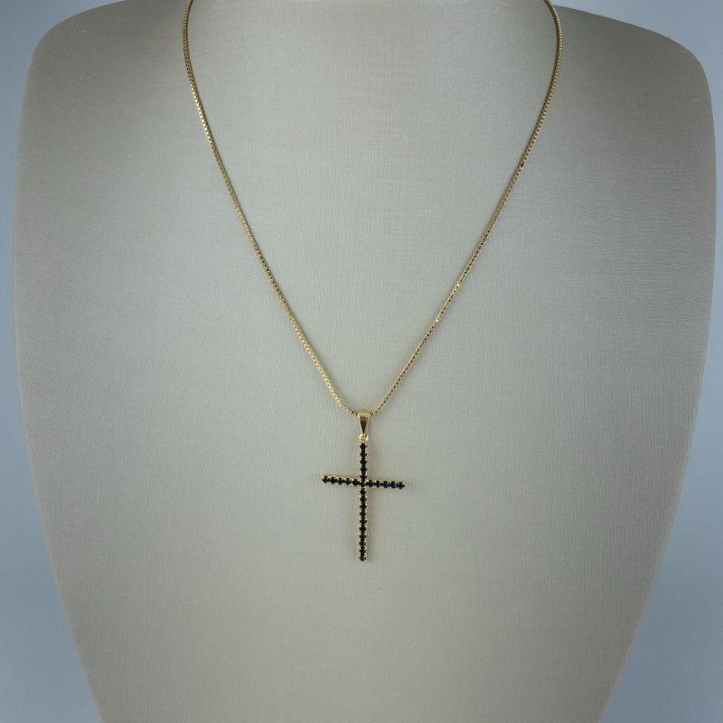Colar Veneziana com Pingente Crucifixo em Zircônias Negras Folheado a Ouro 18k