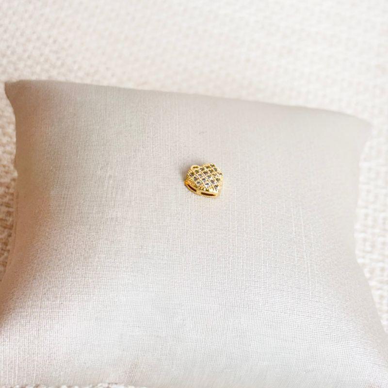 Pingente Coração Crevejado em Microzircônias Folheado a Ouro 18K