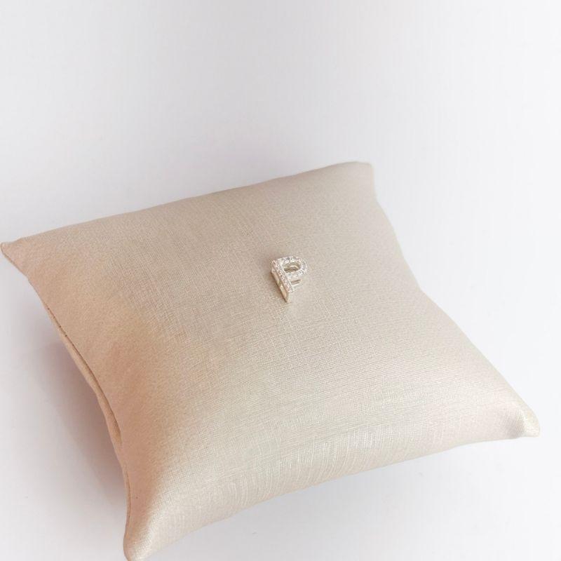 Pingente Letra P em Zircônias Folheado a Prata