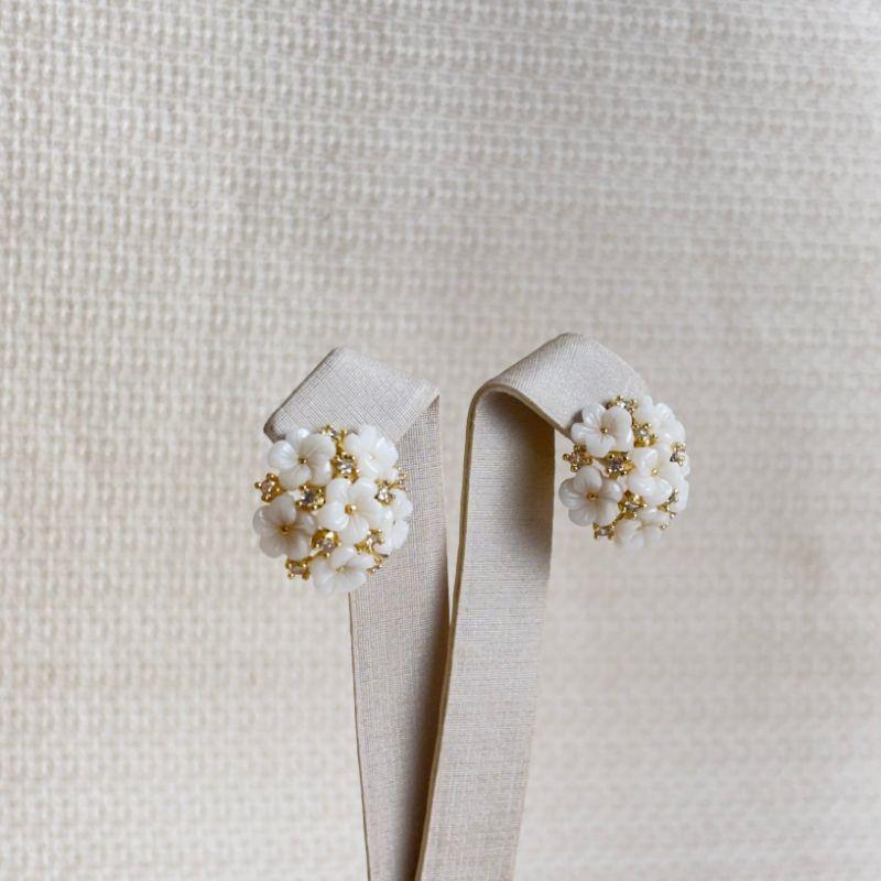 Brinco Buquê de Flores em Zircônias Folheado a Ouro 18k