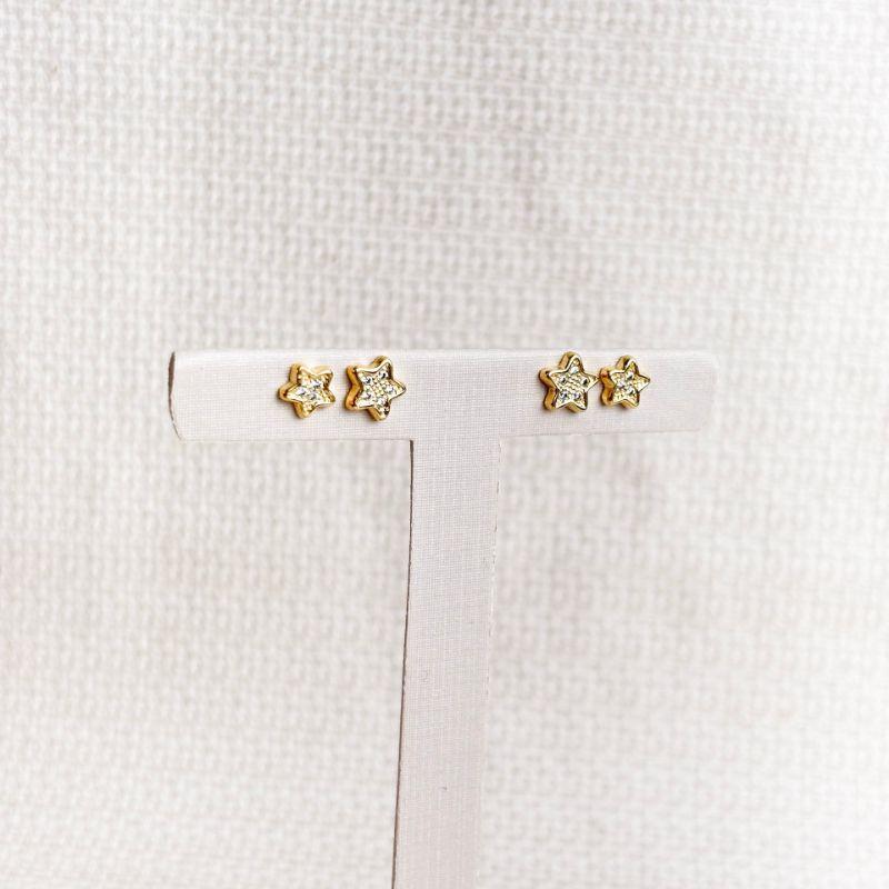 Brinco Duo Ponto de Luz Estrelas Folheado a Ouro 18k