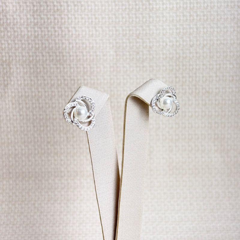 Brinco Flor com Pérola Folheado a Prata