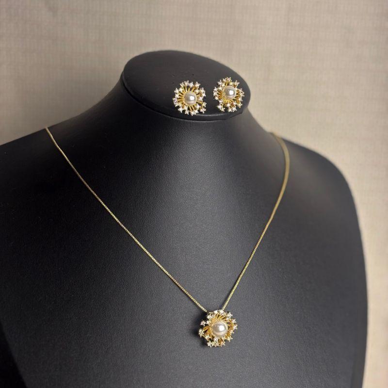 Conjunto Colar e Brincos Pérolado em Zircônias Folheado a Ouro 18k
