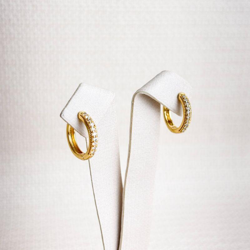 Brinco Argolinha Cravejado de Microzircônias Folheado a Ouro 18k