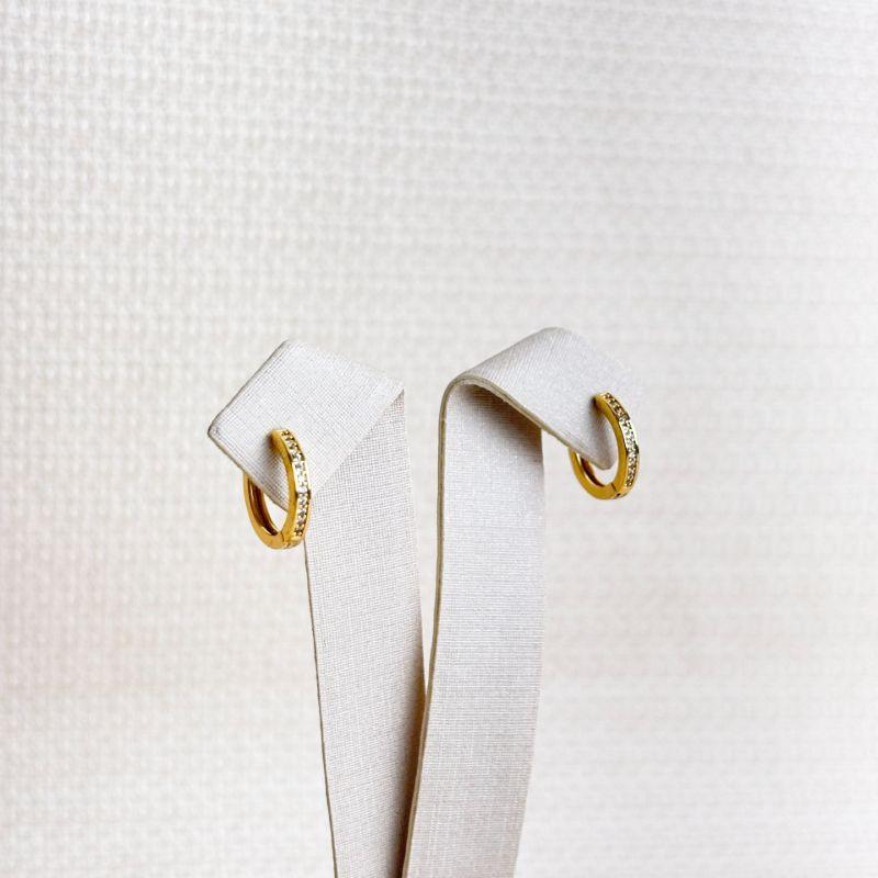 Brinco Argolinha Cravejado de Microzircônias Folheado a Ouro 18k