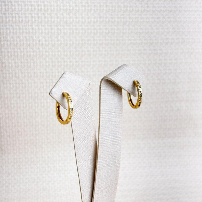 Brinco Argolinha Cravejado de Microzircônias Folheado a Ouro 18k