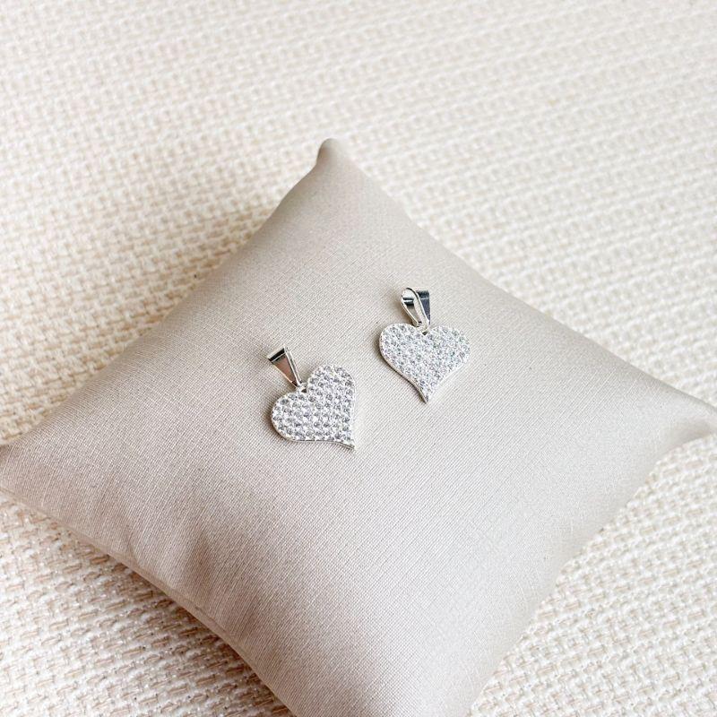 Pingente de Coração Cravejado em Zircônias Folheado a Prata