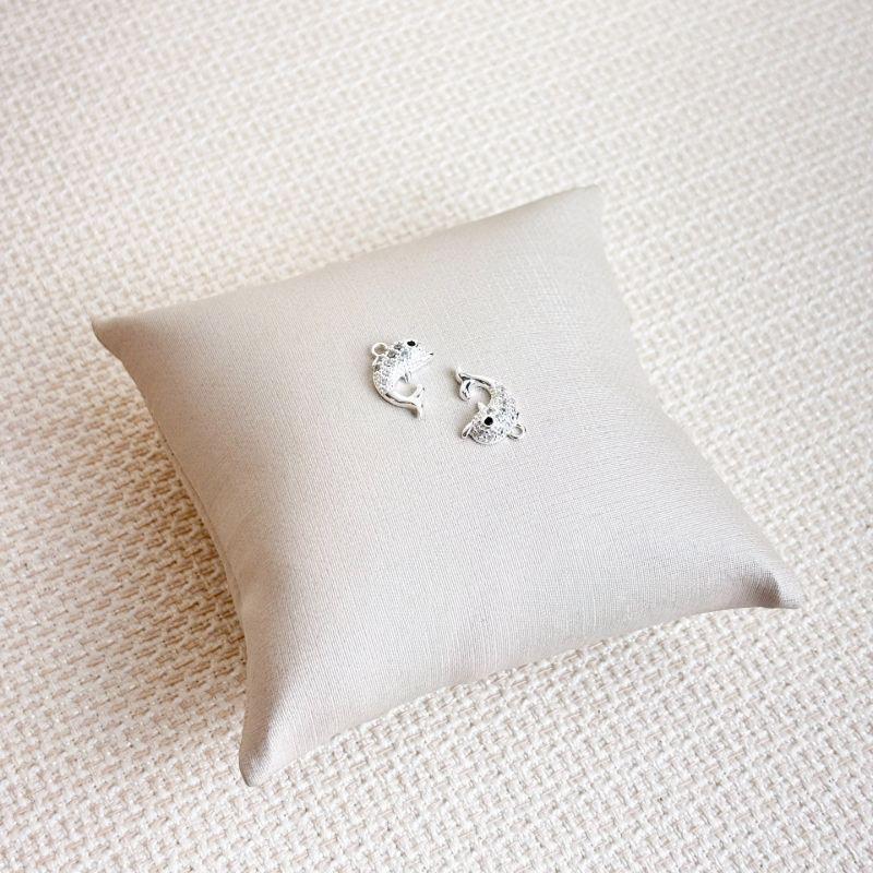 Pingente Golfinho Cravejado em Zircônias Folheado a Prata