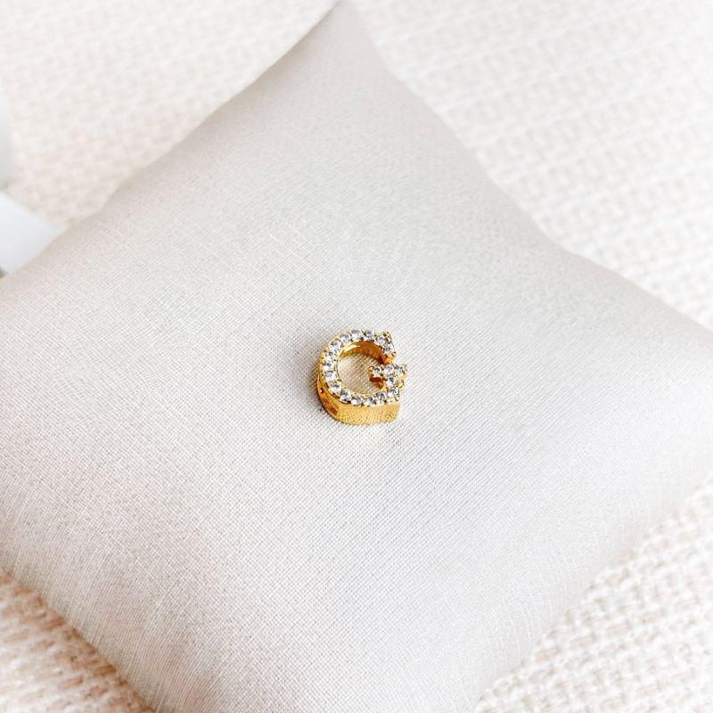 Pingente Letra G Cravejada em Microzircônias Folheado a Ouro 18k