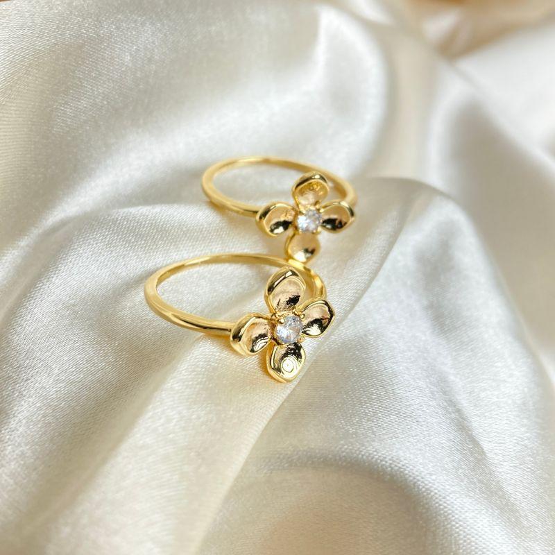 Anel Flor com Zircônia Cristal no Centro Folheado a Ouro 18k