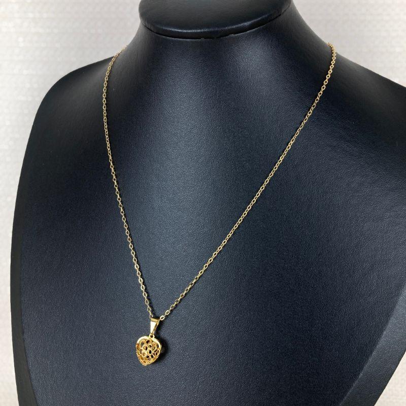 Colar Elo Cadeadinho Com Pingente de Coração Vazado Folheado a Ouro 18k