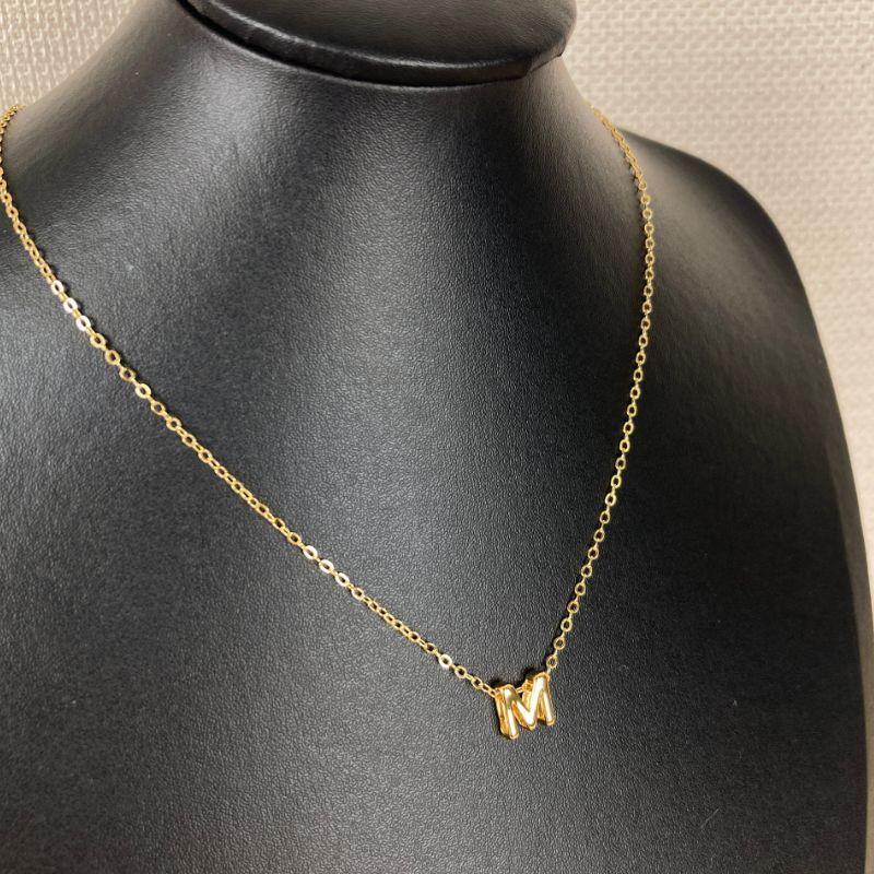 Colar Elo Cadeadinho com Pingente Letra M Lisa Folheado a Ouro 18k