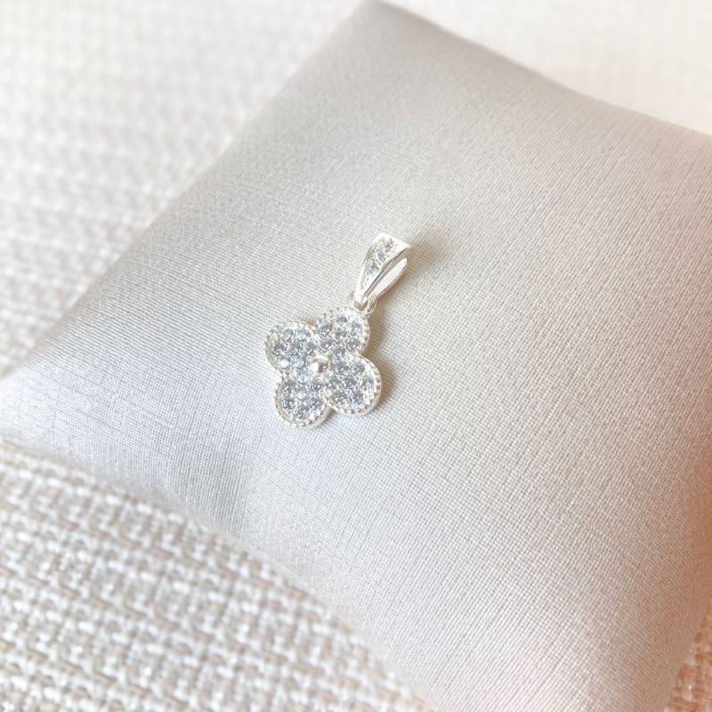 Pingente Trevo em Zircônias Folheado a Prata