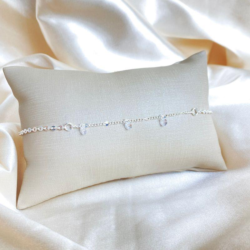 Tornozeleira com Três Pingentes Pontos de Luz Folheada a Prata