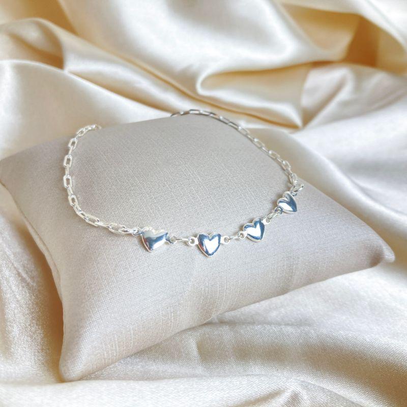 Tornozeleira Elo Cartier e Quatro Corações Folheada a Prata