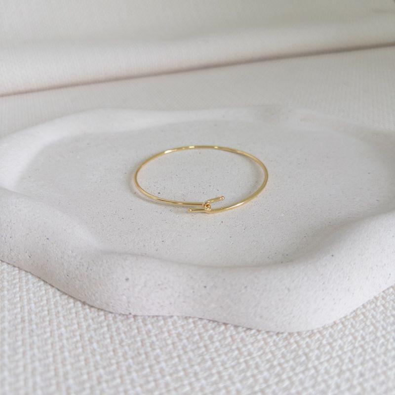 Bracelete Liso Fecho Entrelaçado Folheado a Ouro 18K