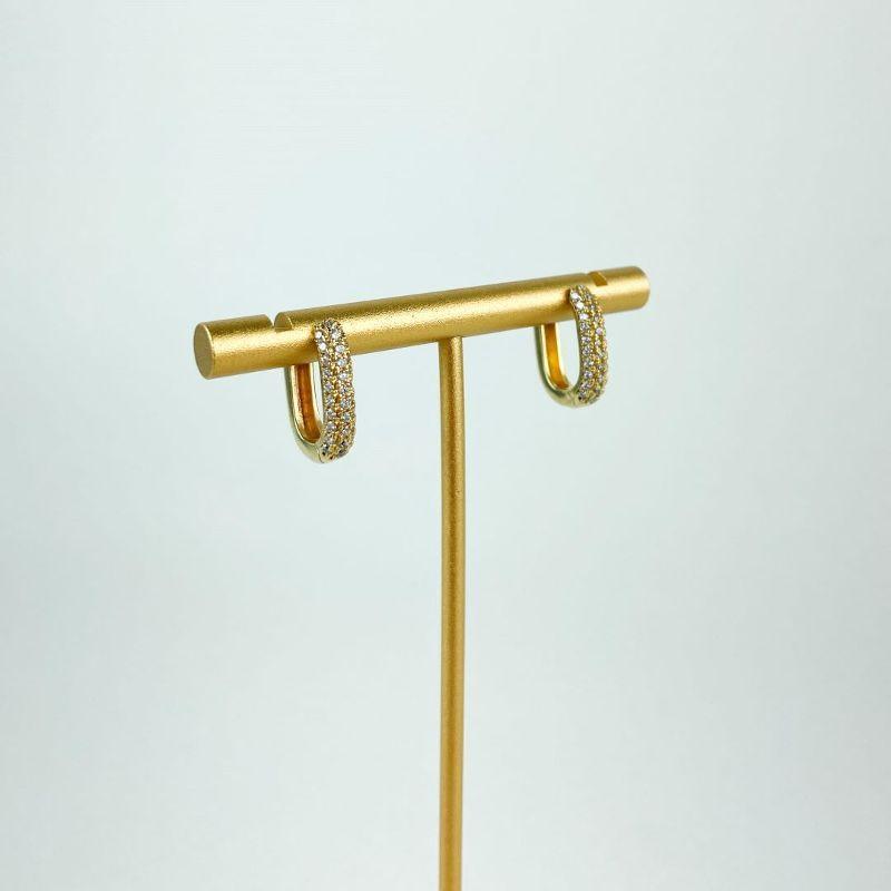 Brinco Argola Oval Cravejado em Zircônias Folheado a Ouro 18k