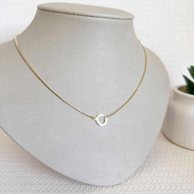 Colar Veneziana Com Pingente Letra C Inclinada Folheada a Ouro 18K