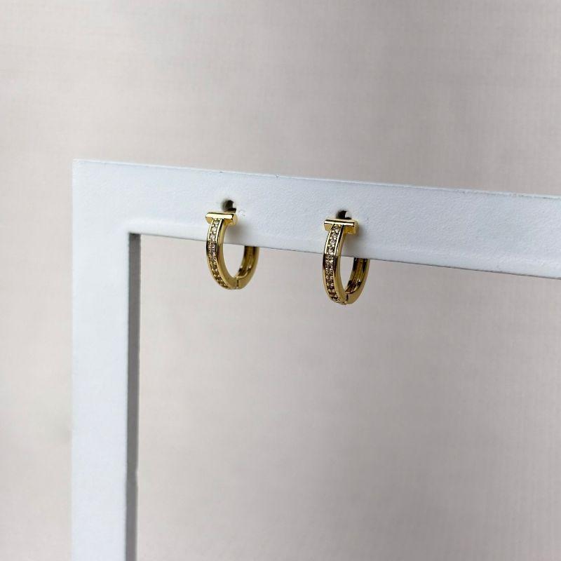 Brinco Argoliha Prego Cravejado em Zircônias Cristal Folheado a Ouro 18K