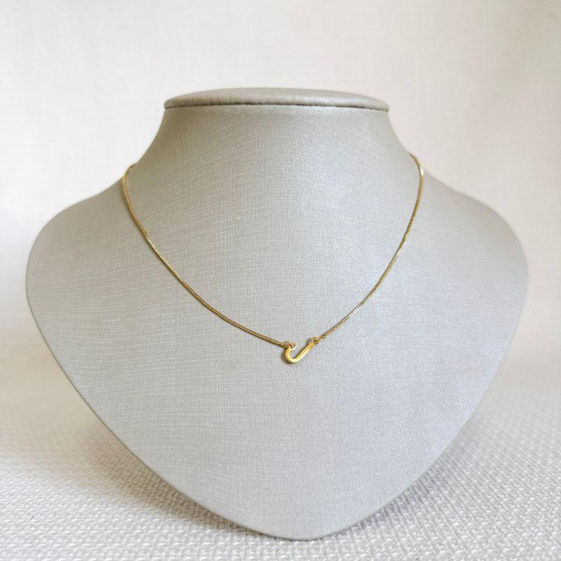 Colar Veneziana Com Pingente Letra J Lisa Folheado a Ouro 18K