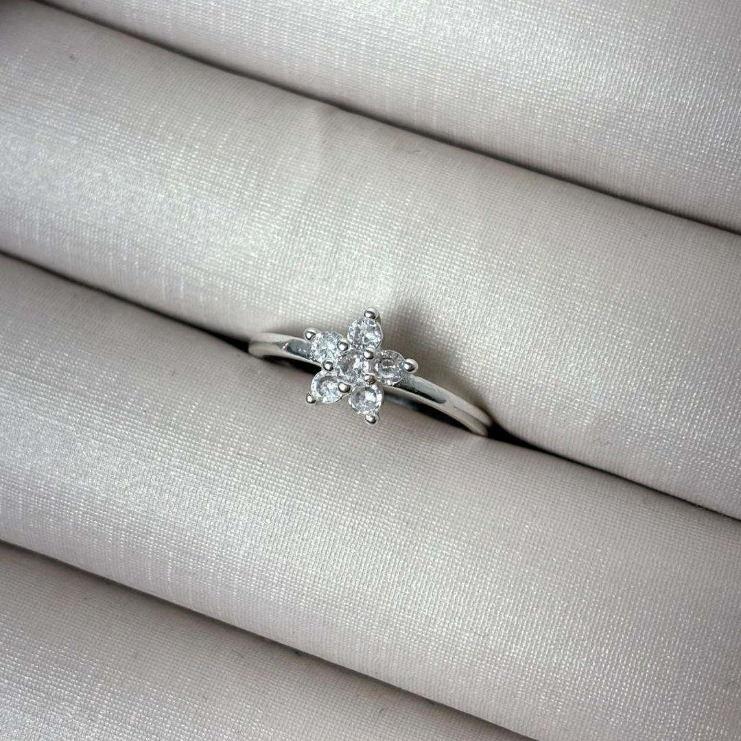 Anel Flor De Seis Zircônias Cristal Folheado a Prata