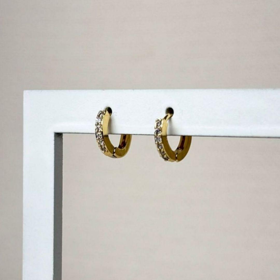 Brinco de Argolinha Cravejadas em Microzircônias Folhado a Ouro 18k