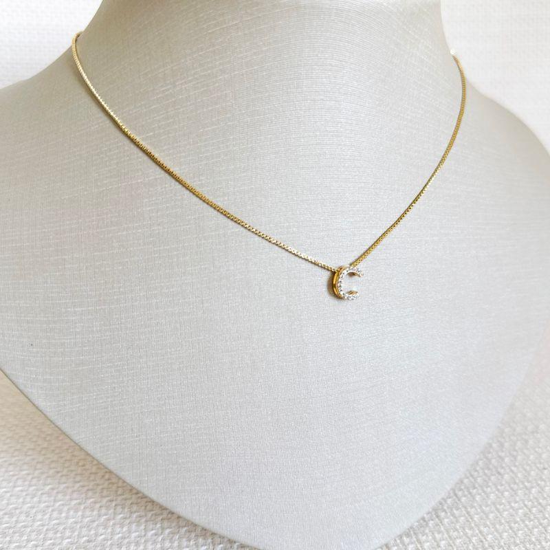 Colar Veneziana Com Pingente Letra C Cravejada em Microzircônias Folheado a Ouro 18K